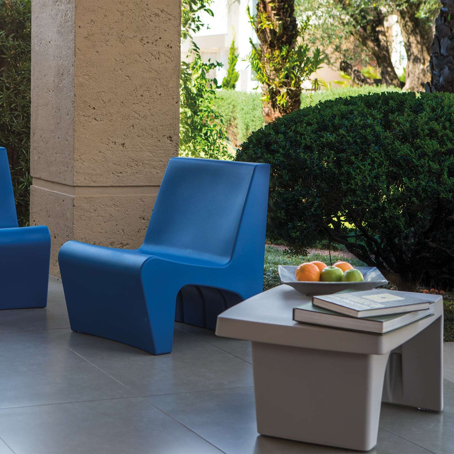 Tramontina Berta Polyethylene Coffee Table (Grey) - Image 4
