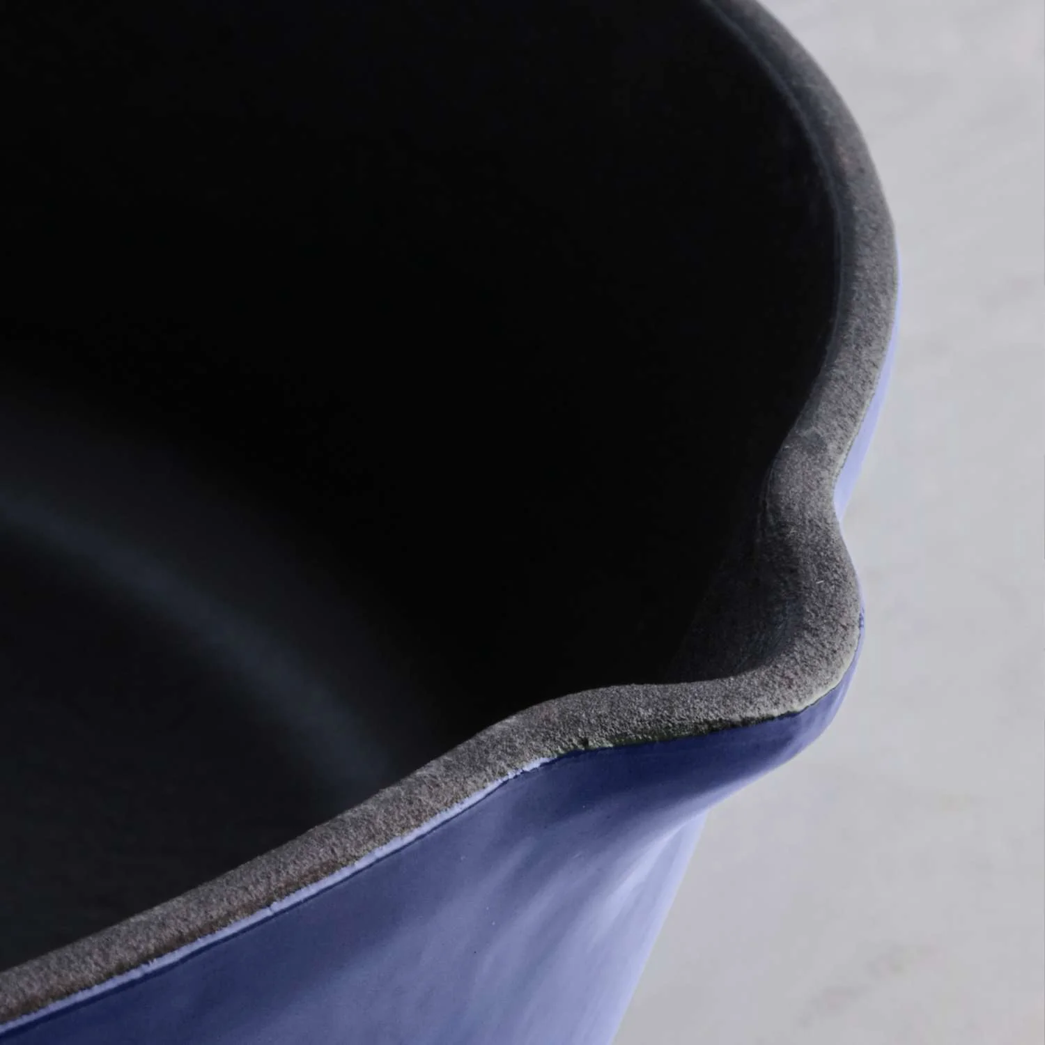 Tramontina Bestow Enamelled Cast Iron Skillet with Lid 30 cm - Blue - Image 6