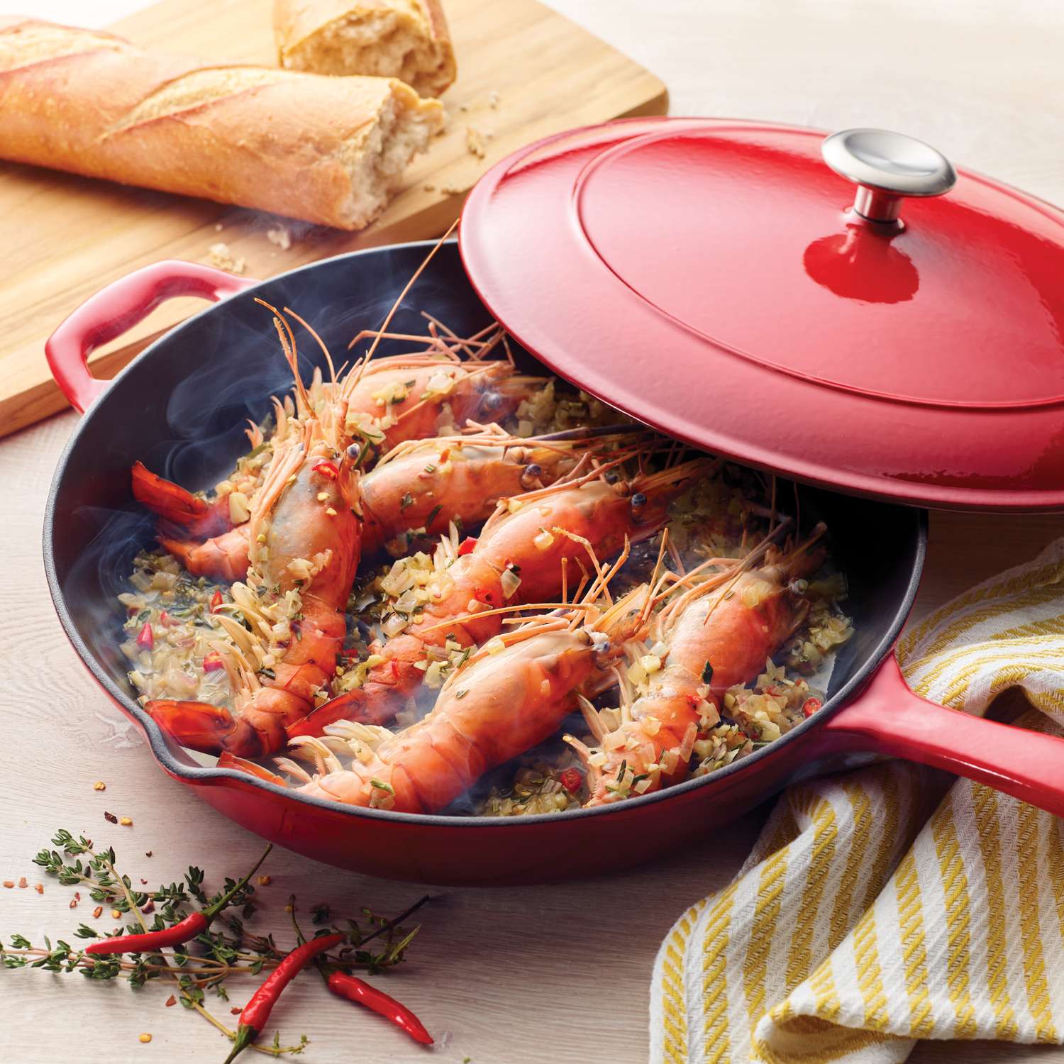 Tramontina Bestow Enamelled Cast Iron Skillet with Lid 30 cm - Red - Image 5