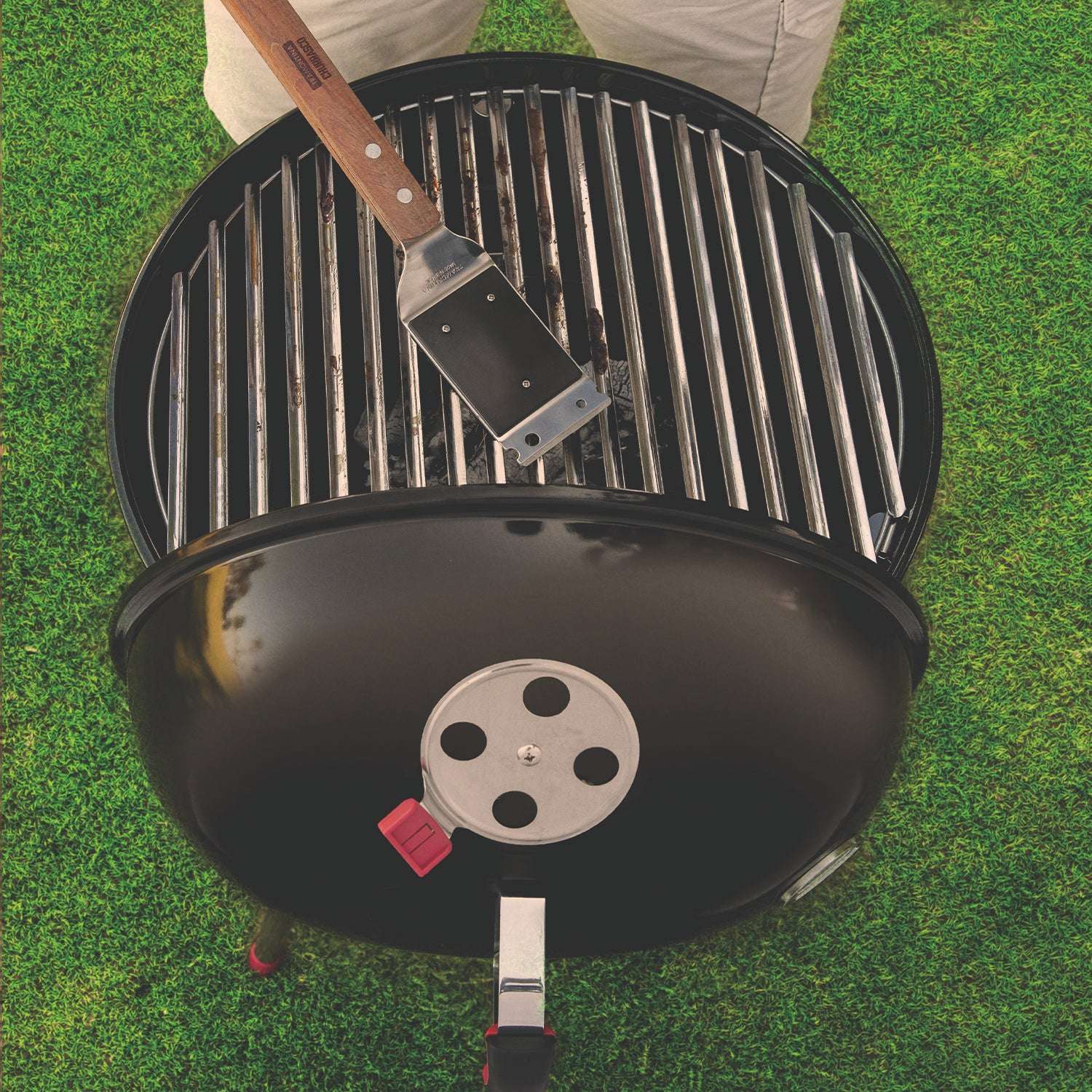 Tramontina Carbon Steel Portable Charcoal Grill with Lid - Image 4