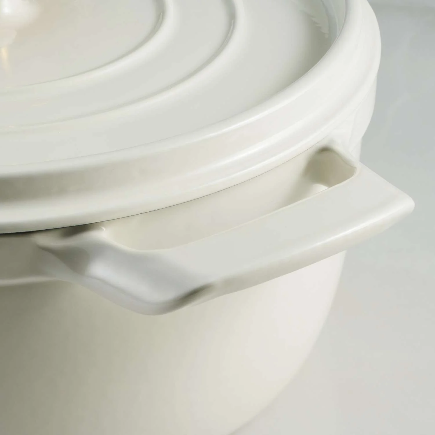 Tramontina Enamelled Cast Iron Casserole 26 cm (White) - Image 4