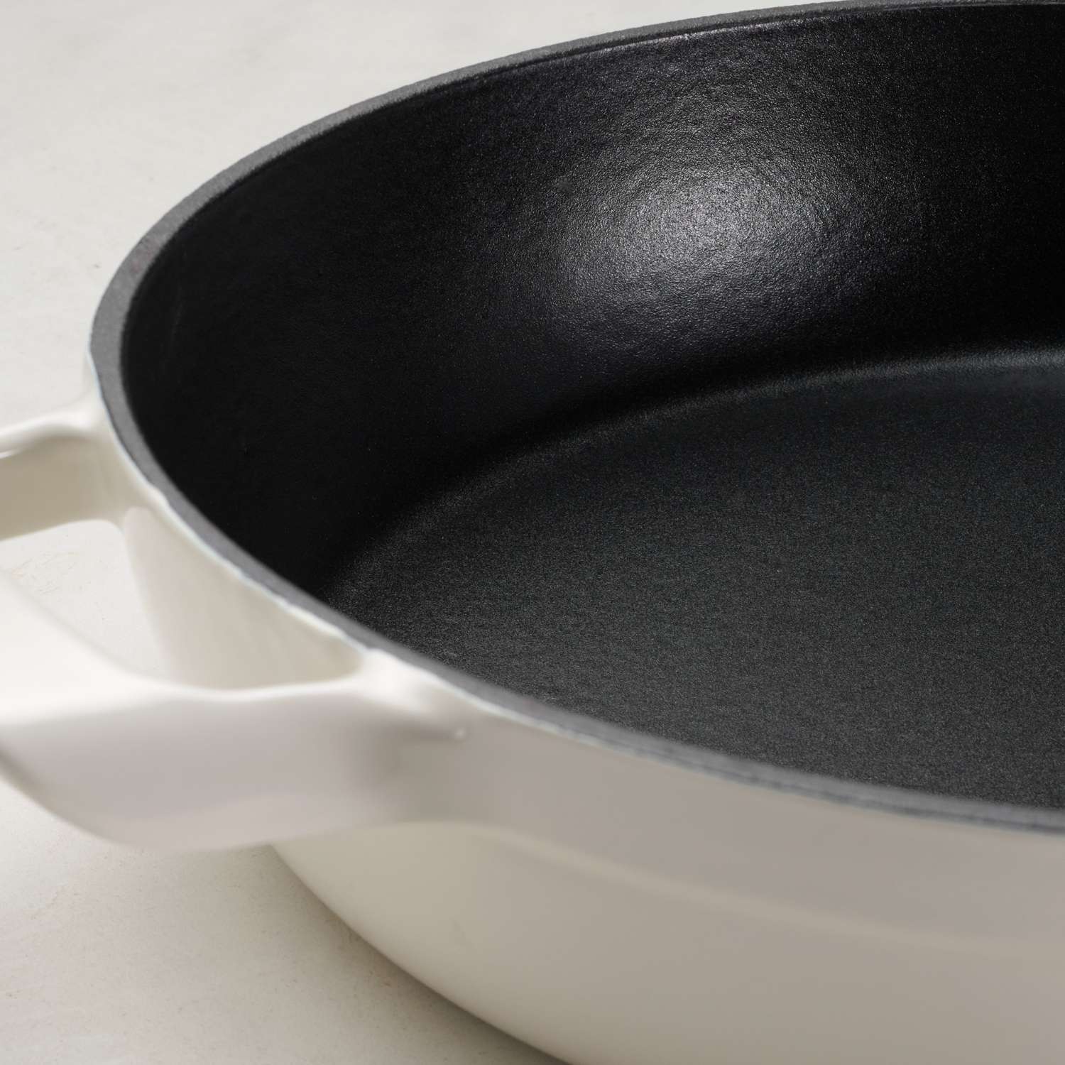 Tramontina Enamelled Cast Iron Saute Helper Handles 30 cm (White) - Image 12