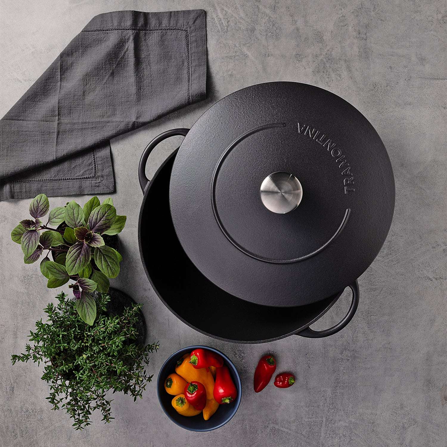 Tramontina Enamelled Cast Iron Wok 32cm (5l) - Image 5