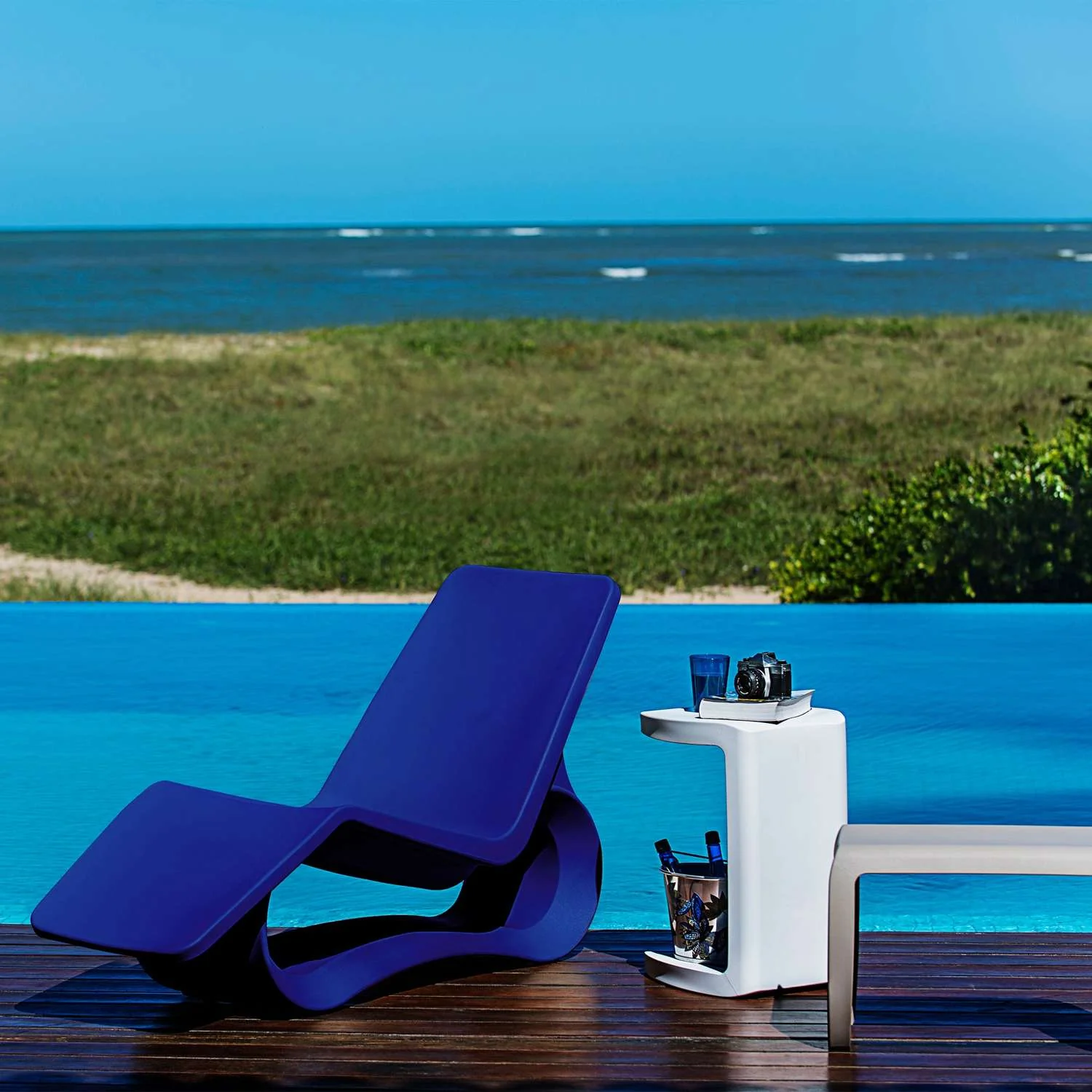 Tramontina Octo Polyethylene Sun Lounger (Blue Mariner) - Image 4