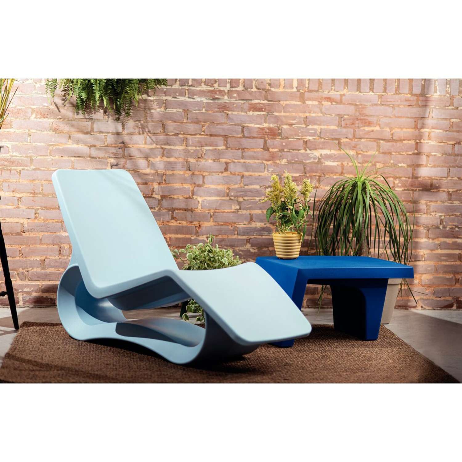 Tramontina Octo Polyethylene Sun Lounger (Light Blue) - Image 7