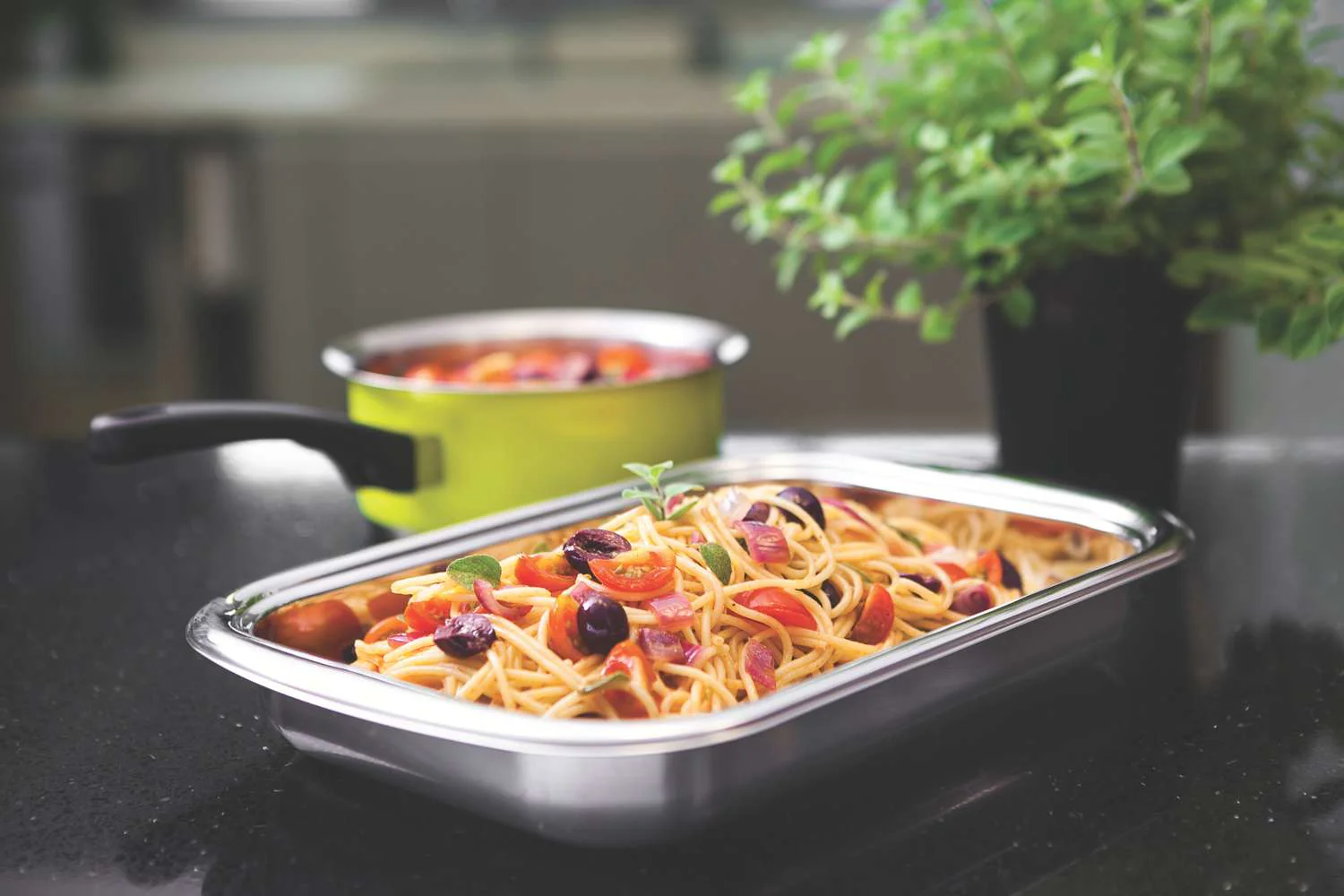 Tramontina Stainless Steel Prep Tray 47.6cm x 31.1cm (5.8 litres) - Image 3