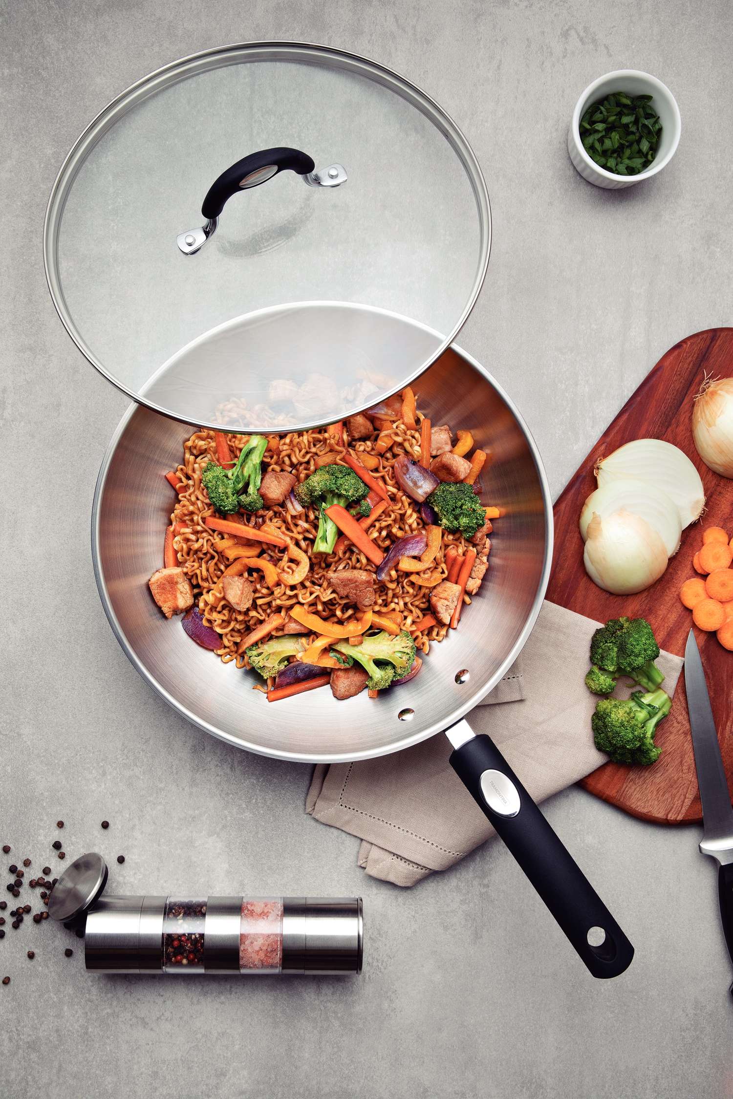 Tramontina Stainless Steel Wok with Glass Lid 28cm (3.3l) - Image 2